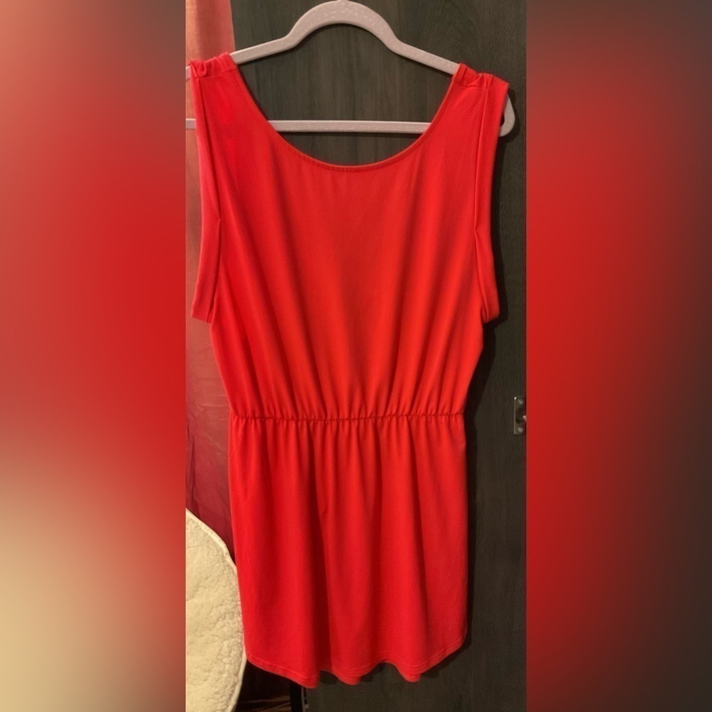 Beautiful summer dress, low back, sz 10, lots of stretch, capped sleeves, EUC